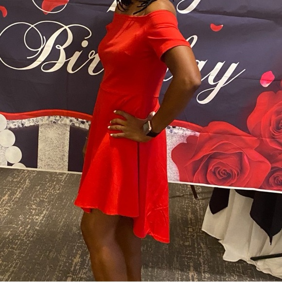 Sarin Mathews off the shoulder figure flattering dress!! - Picture 3 of 5